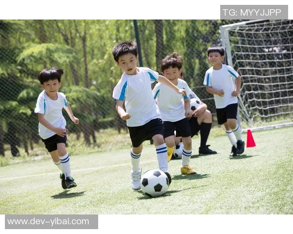 幼儿足球训练的乐趣与技巧培养探索，让孩子在运动中快乐成长